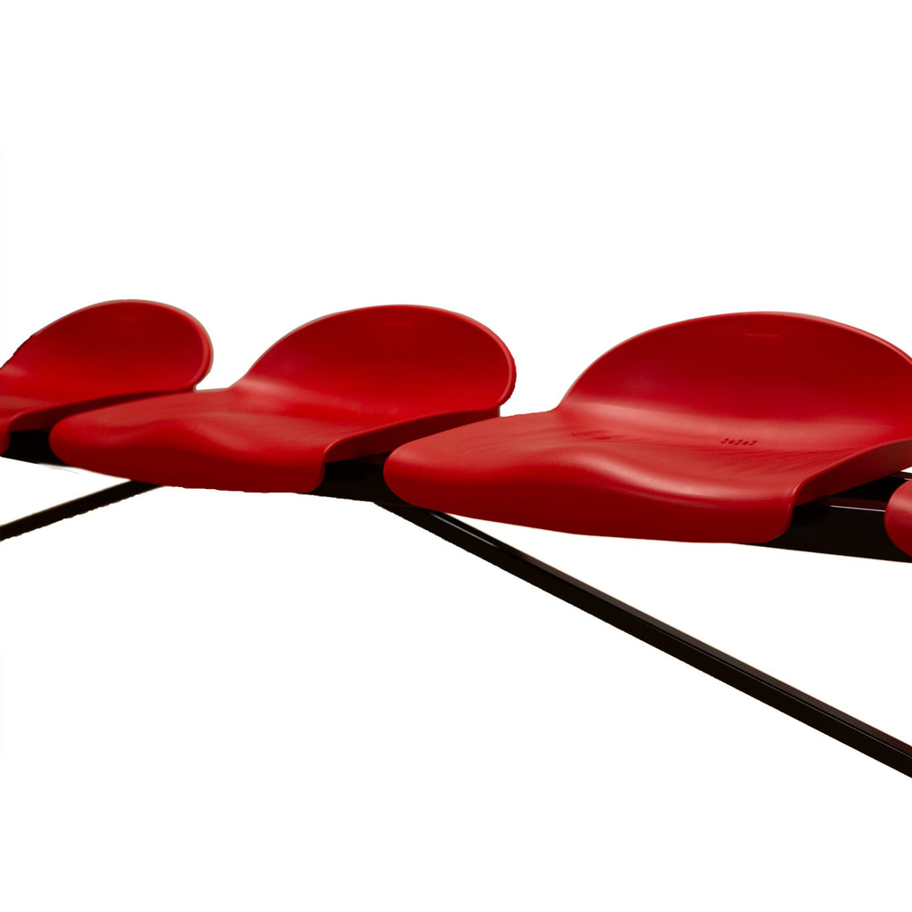 BANCO METÁLICO CON ASIENTOS ROJO PVC -5 PLAZAS-