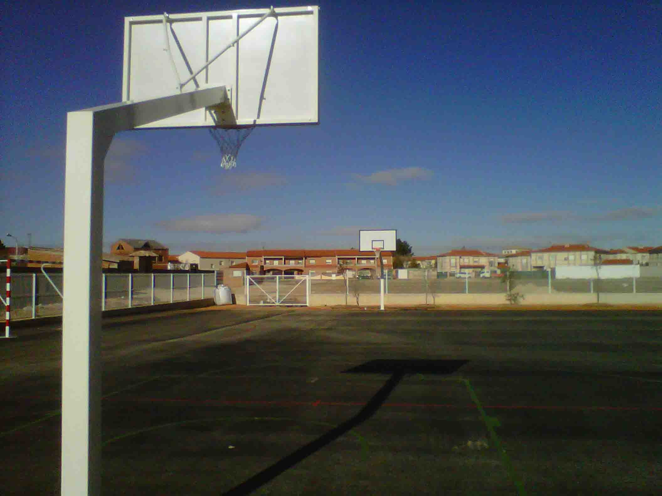 JUEGO CANASTAS BALONCESTO MONOTUBO NEW TUBO 140x140 MM FIJAS CON BASE PARA ANCLAJE VUELO 2,25 MTS